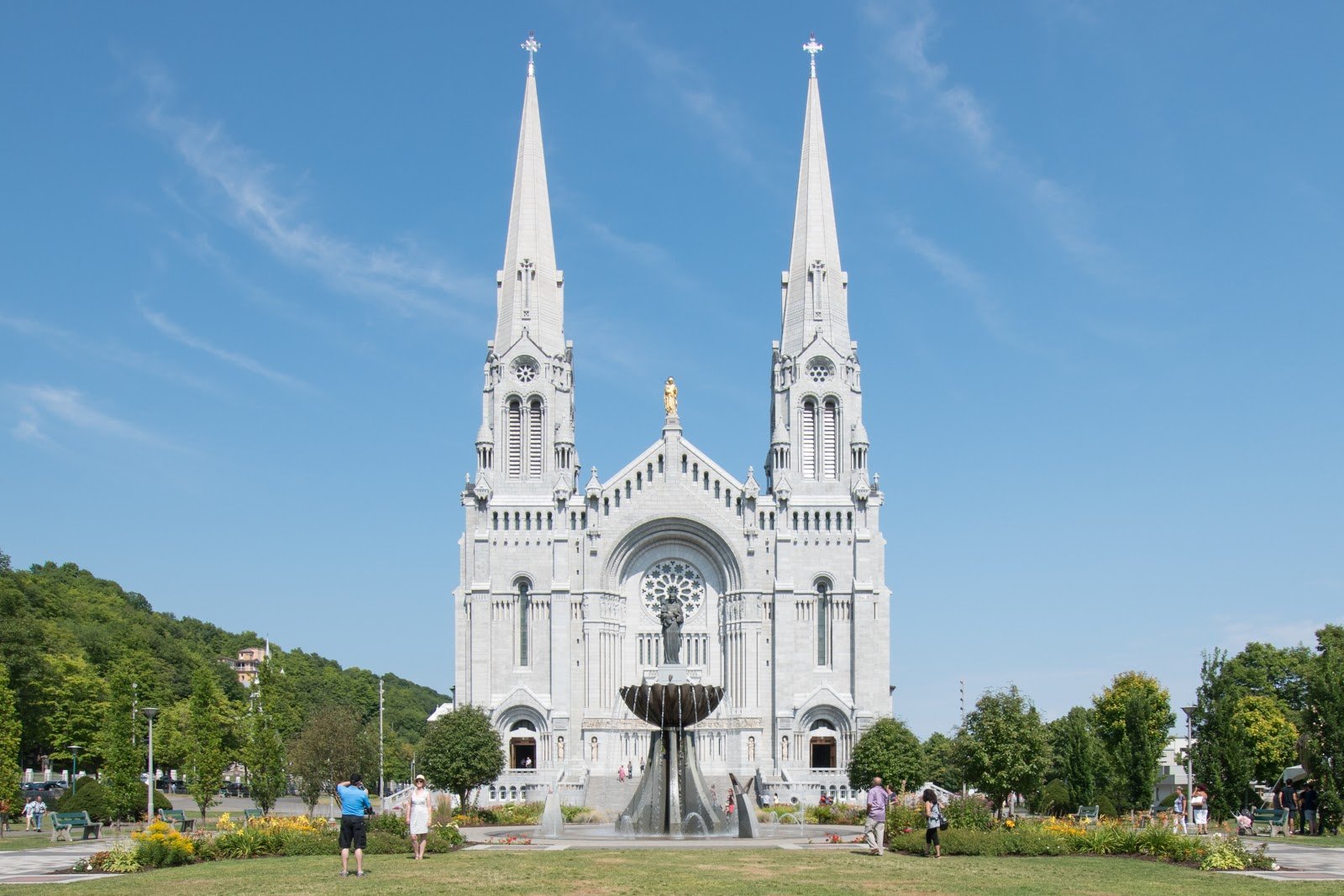 Basilique Saint-Anne de Beaupré - Quebec - Saint-Sebastien (2)