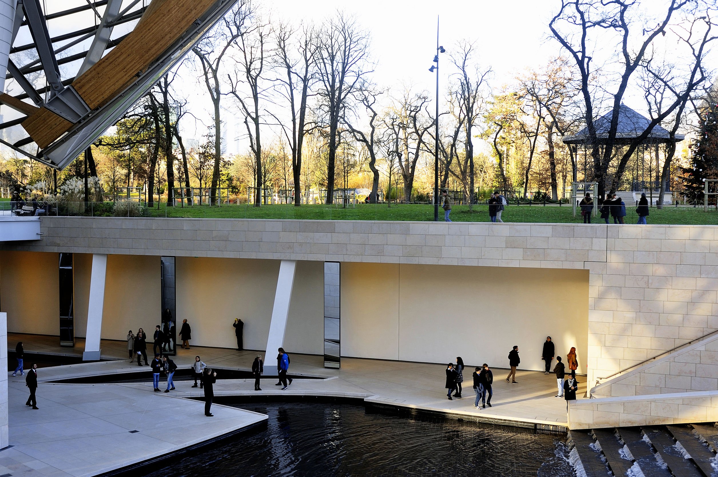 Fondation Louis Vuitton - Rocherons Doré 4.8.2020 - 2