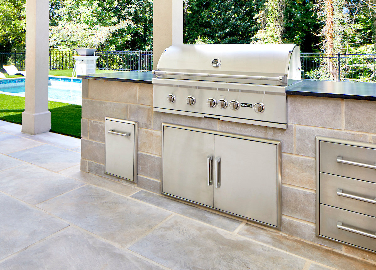 Polycor-Estate-Veneer-Series-Vanderbilt-Thin-Veneer-Outdoor-Kitchen-Indiana-Limestone-Full-Color-Blend-1