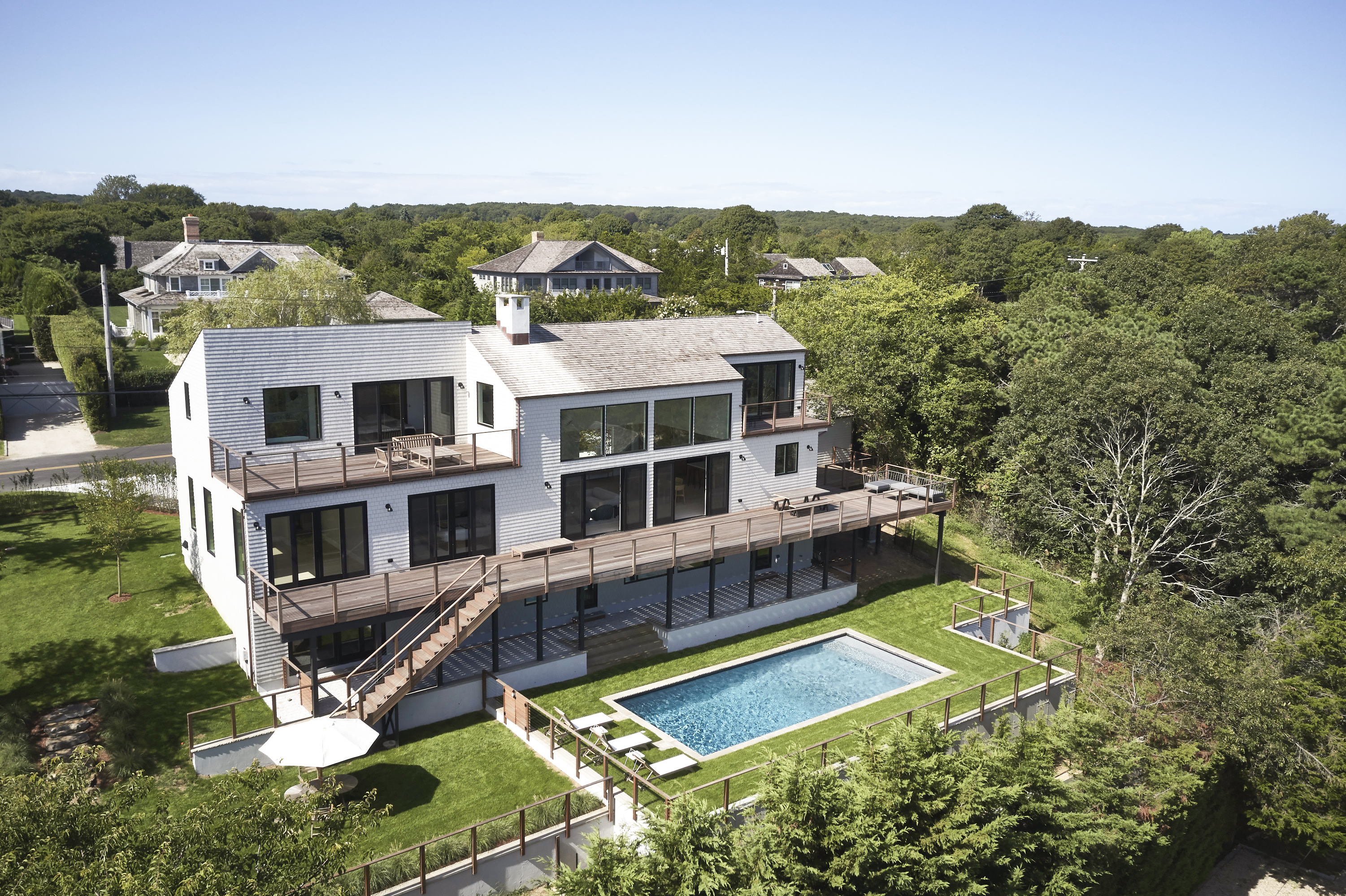 Natural stone creates modern luxury and Minimalism at this oceanfront Hamptons home
