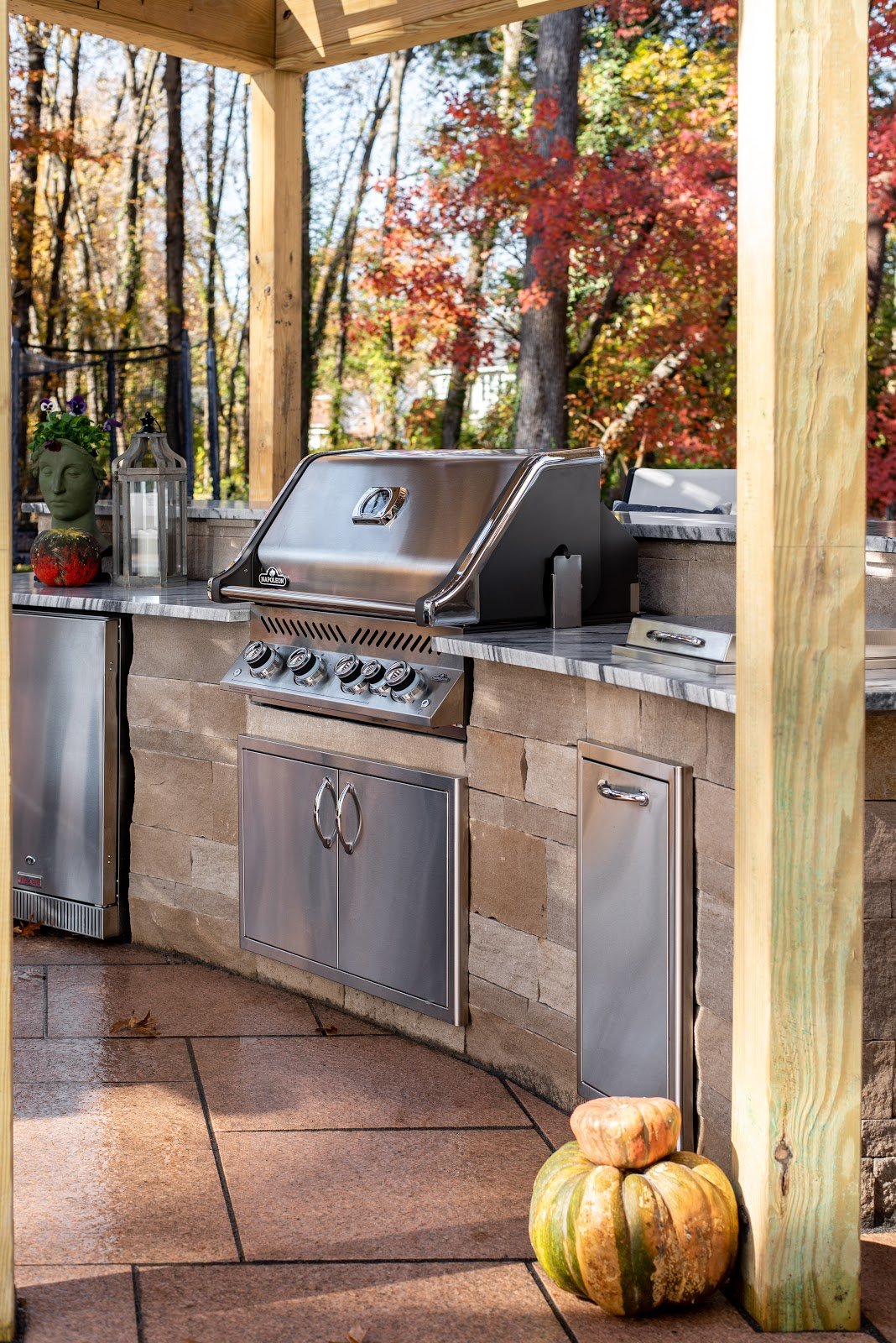 photo of the outdoor grill accompanied by Polycor stone