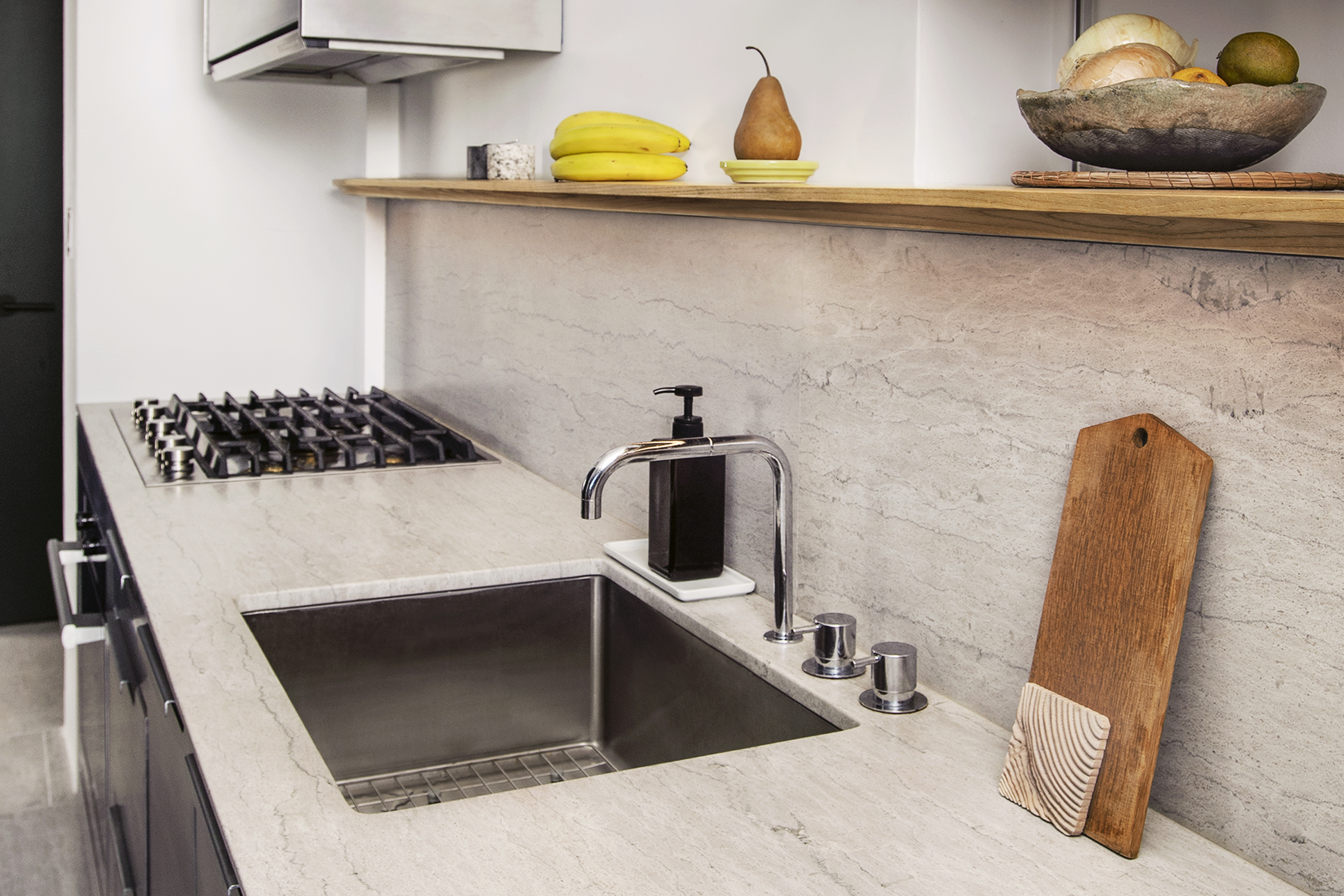 light-grey-limestone-tiles-polycor-kitchen-countertop
