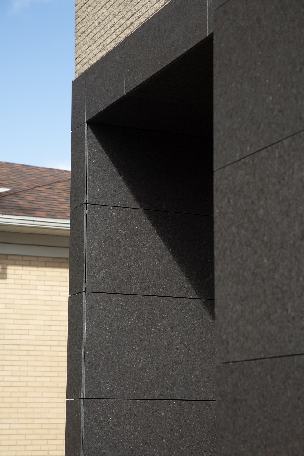 Polycor Regis Cote's House - Quebec, QC - Kodiak Brown granite (12)
